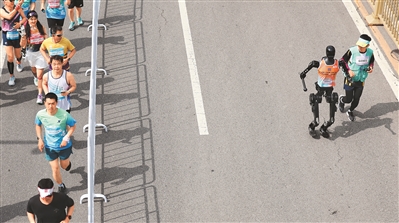 人形机器人“跑”出未来