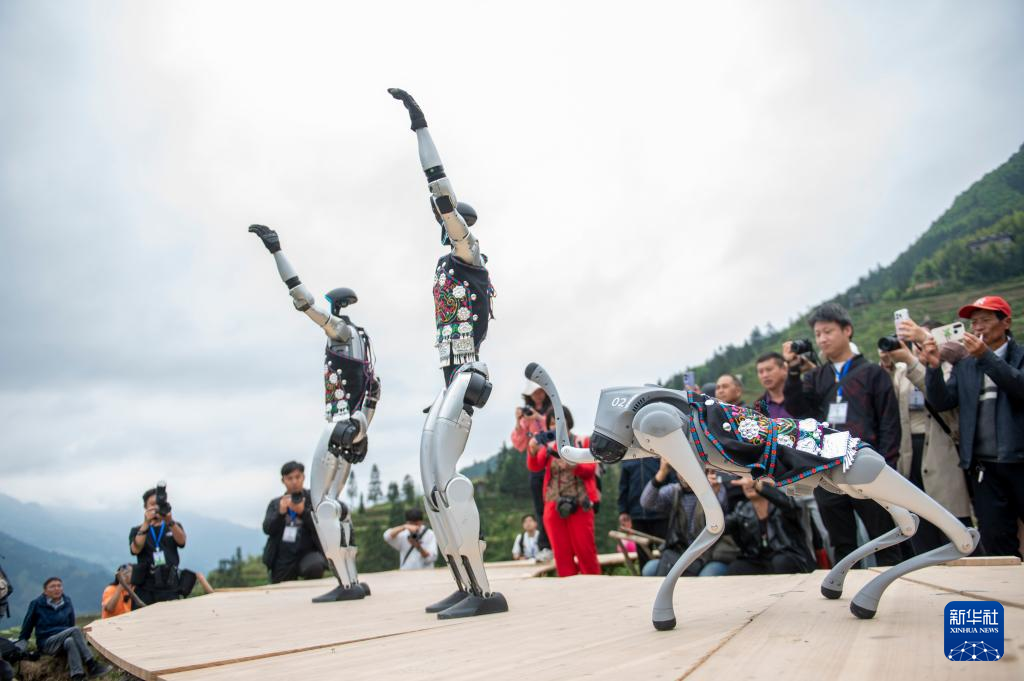新华全媒头条|提“智”向新，奔向未来——当前机器人产业观察