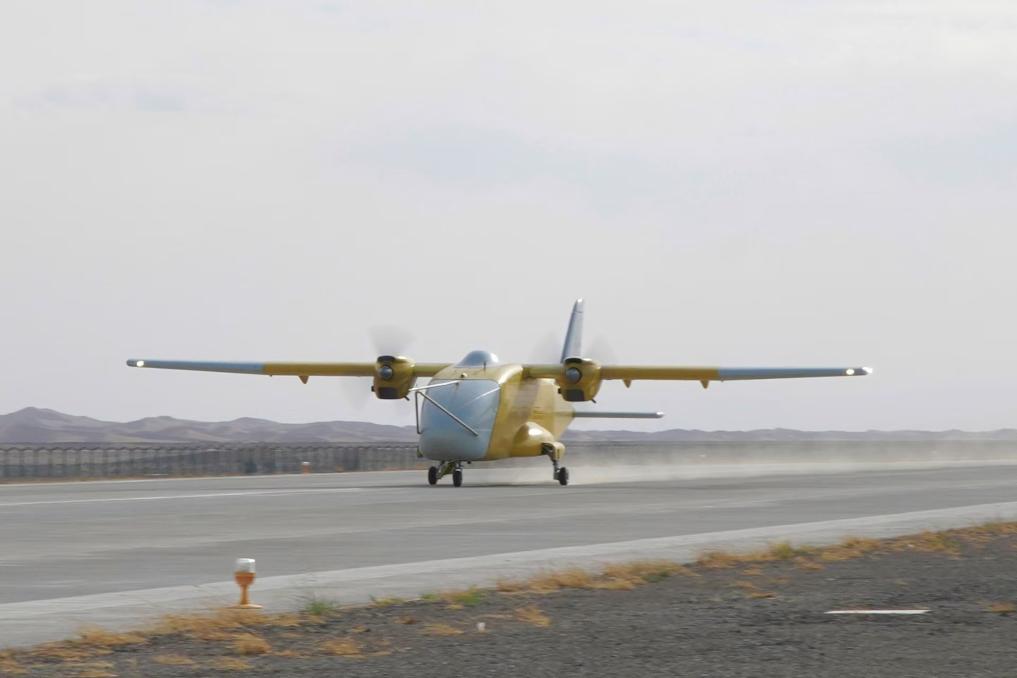 彩虹-YH1000无人物流机首飞成功